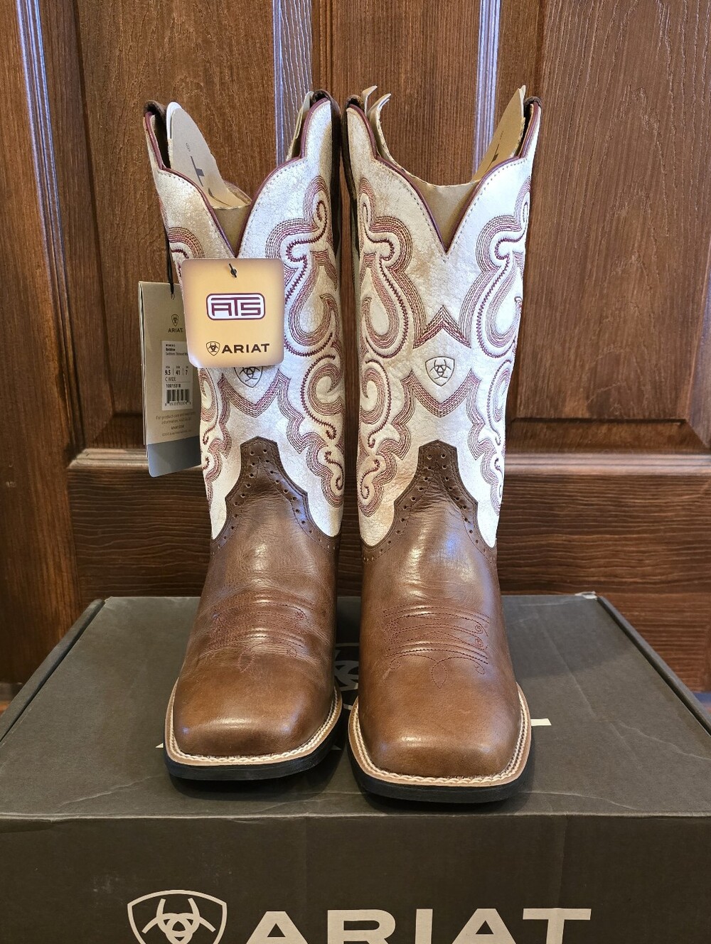 NWT ARIAT Womans Boots